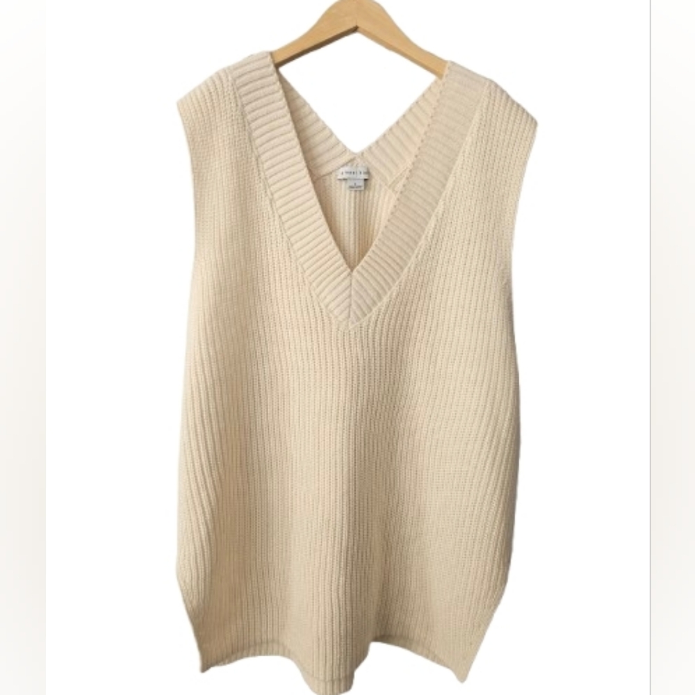 Gianni Bini Cream Ribbed Sweater Vest Size L Neutral Minimalist Chic Cozy Knit